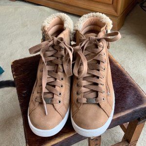Ugg leather high top sneakers sz 8.5 EUC